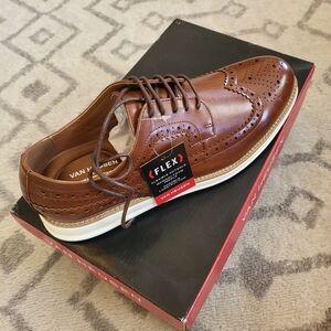 Van Heusen size 9.5 brown shoes